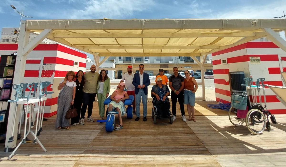 La Playa del Carmen amplía sus duchas y servicios adaptados este verano - La Playa del Carmen amplía sus duchas y servicios adaptados este verano