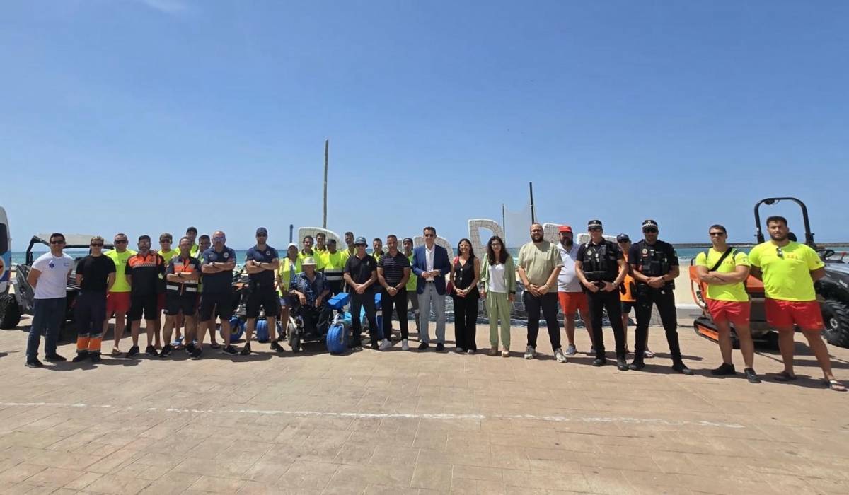 Barbate estrena temporada de playas con 45 profesionales y mejoras en la Playa del Carmen - Barbate estrena temporada de playas con 45 profesionales y mejoras en la Playa del Carmen