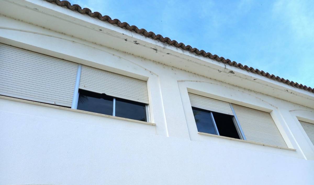 Goteras, grietas y vallado: la Junta invertirá más de 500.000 euros en mejorar el instituto Hozgarganta de Jimena