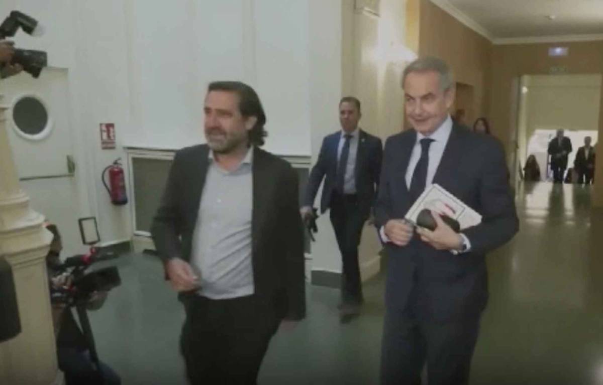 Zapatero, camino de su declaración ante el juez. - 