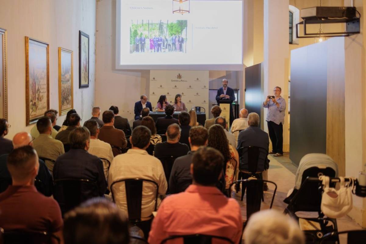 Un instante de la reunión pública convocada por su candidatura. 