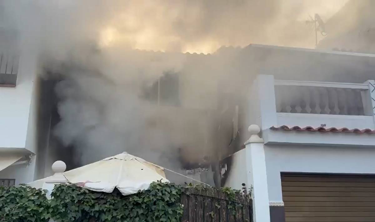 Susto doble en la provincia de Sevilla: los bomberos intervienen en dos incendios con pocas horas de diferencia