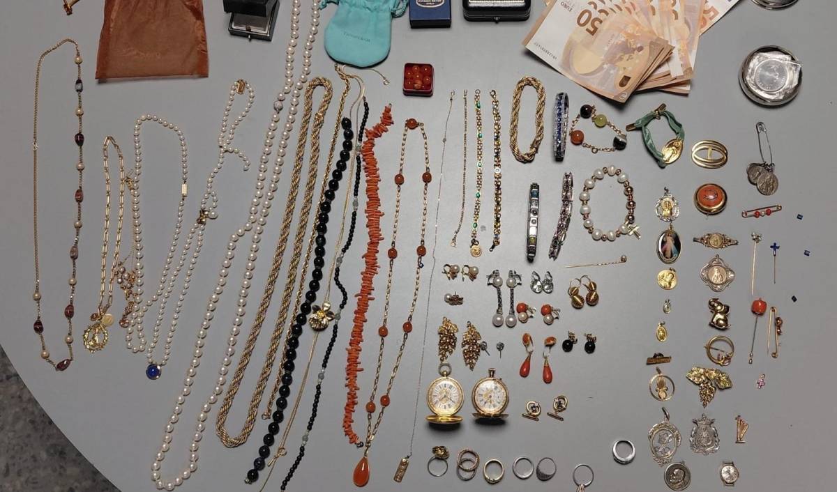 Asistencia diaria para robarle más de medio millón de euros en joyas: detenida en Sevilla la cuidadora de una anciana