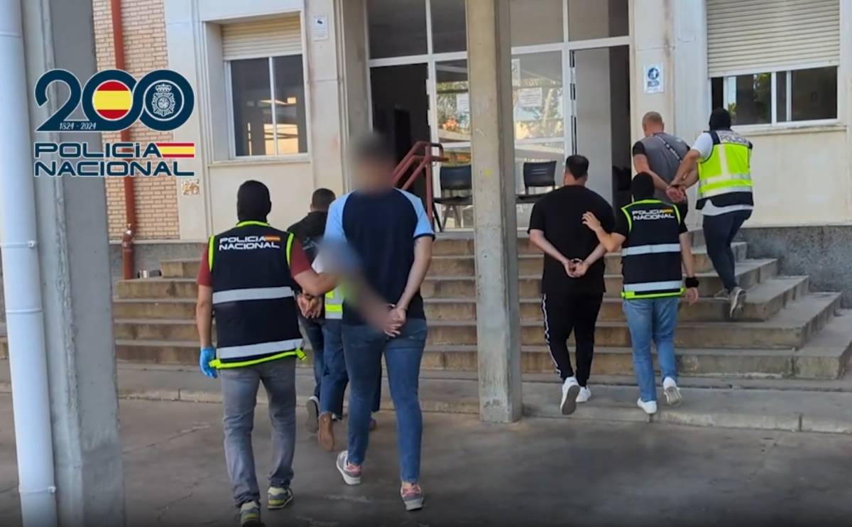 Fuerte golpe policial a los ultras del Betis y el Sevilla tras las últimas peleas: medio centenar entre detenidos e identificados