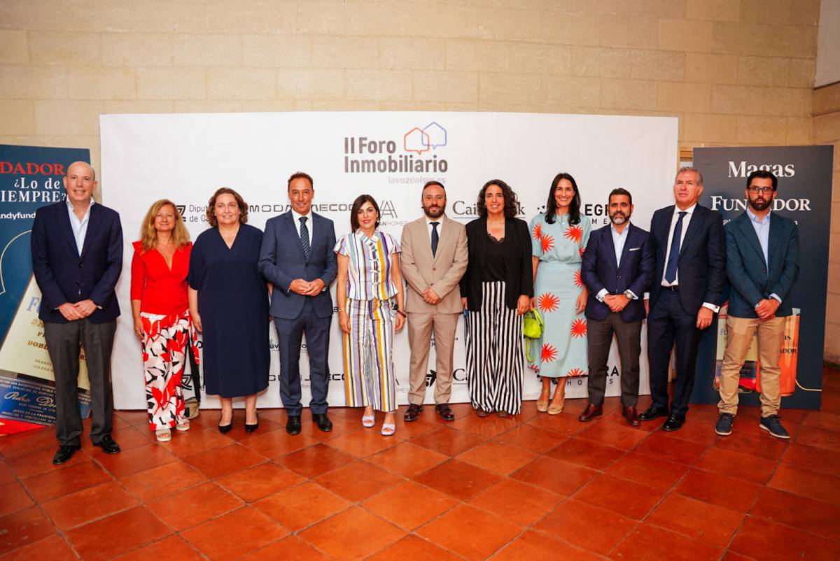 Photocall con los asistentes al II Foro Inmobiliario de lavozdelsur.es, con políticos, promotores, inversores y expertos del sector 