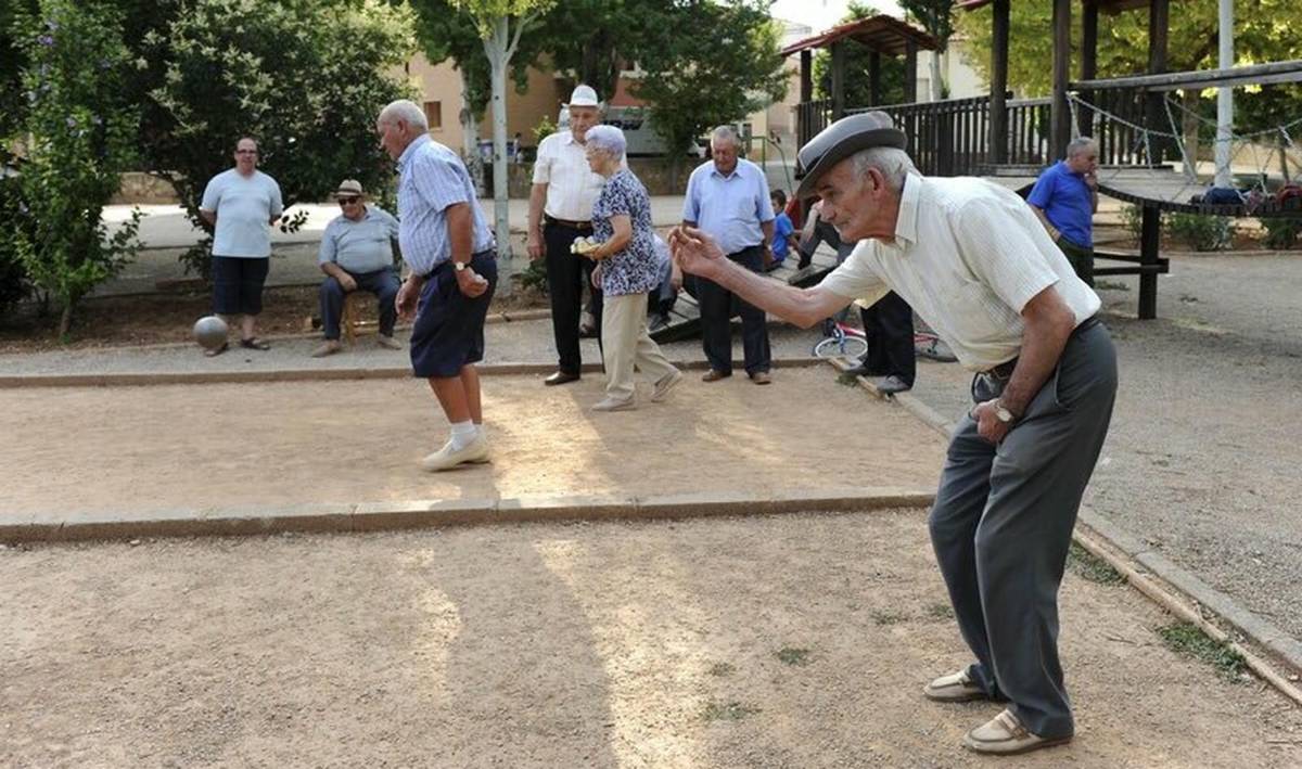 Un anciano mata a otro con una bola de petanca por una 