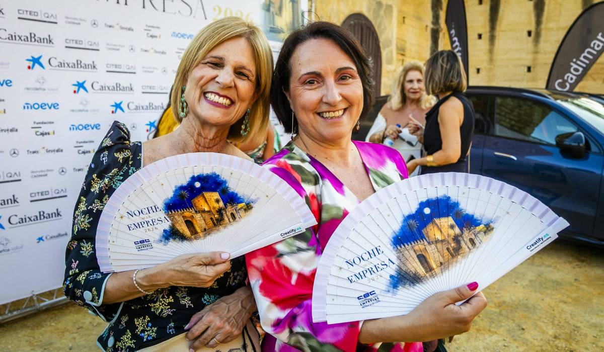 La alcaldesa, María José García-Pelayo, junto a Nela García en la Noche de la empresa de la CEC - La alcaldesa, María José García-Pelayo, junto a Nela García en la Noche de la empresa de la CEC
