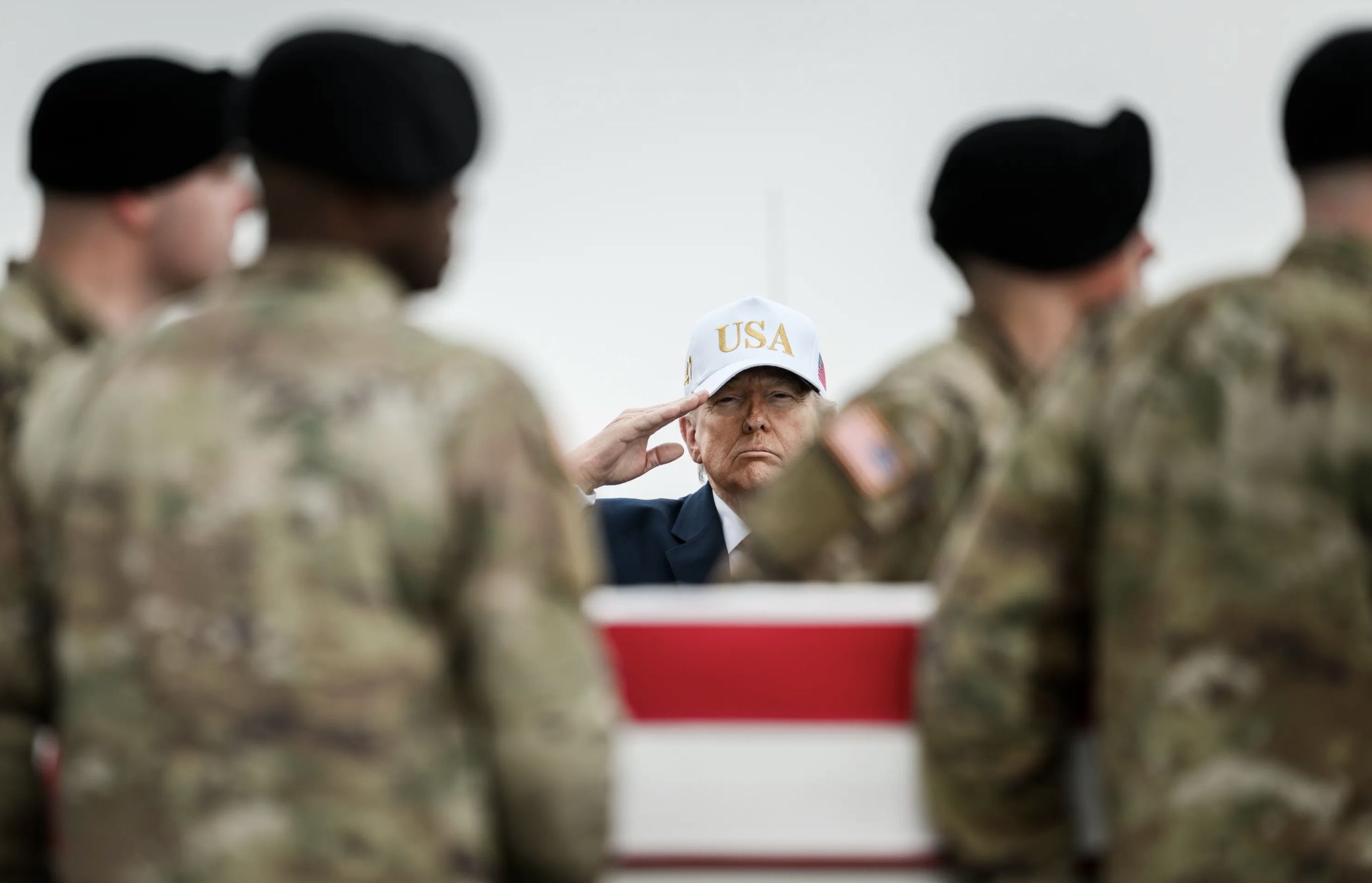 Trump, con tropas estadounidenses. - 