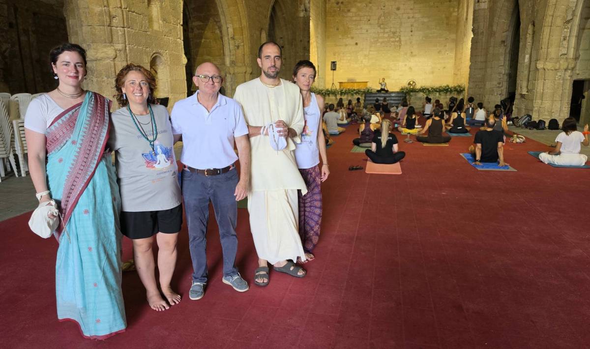 Yoga solidaria por Mozambique: El Puerto acoge en el Monasterio de la Victoria el IV Festival en la Bahía de Cádiz