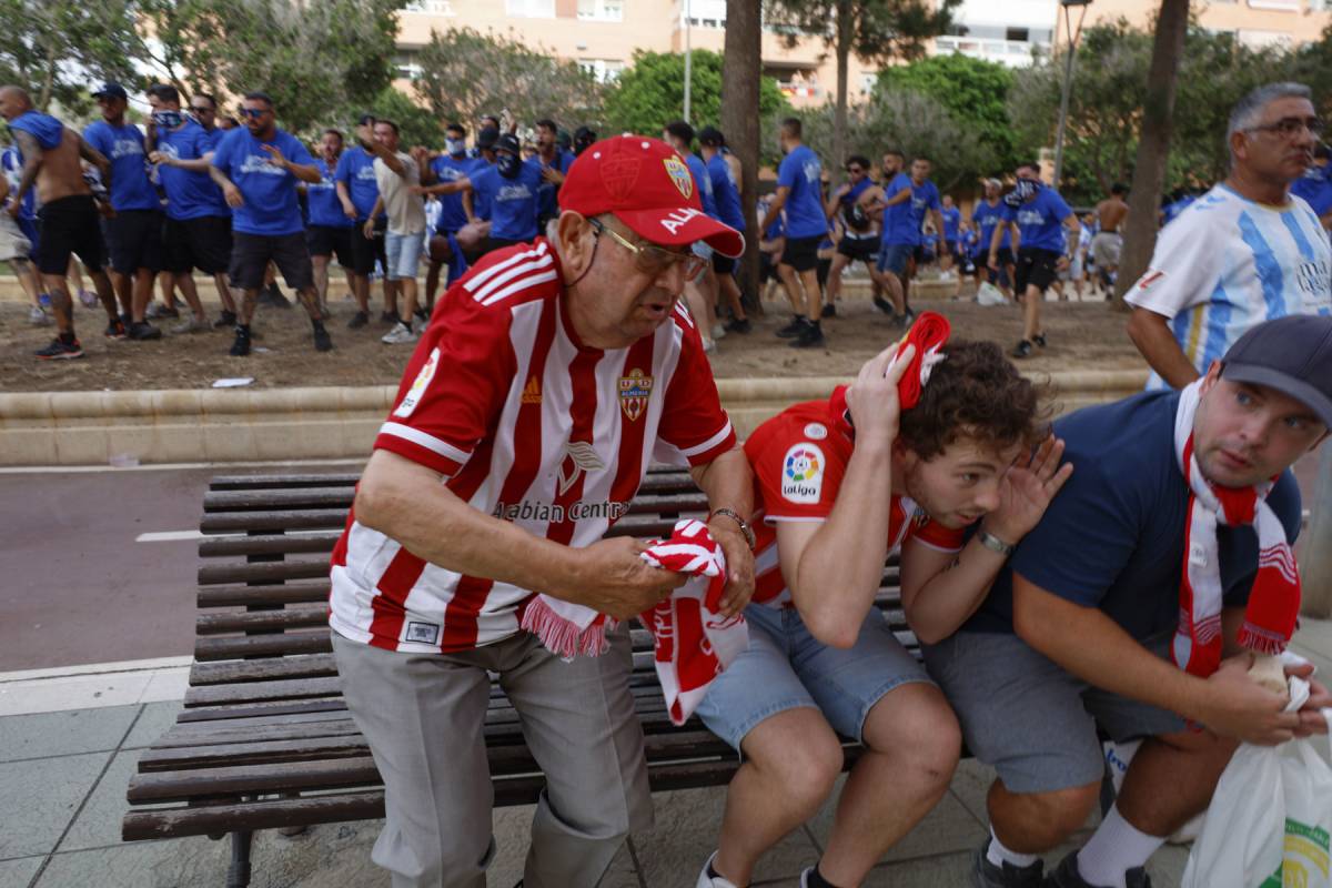 Los incidentes del Almería-Málaga vuelven a poner en el foco la falta de seguridad en el fútbol