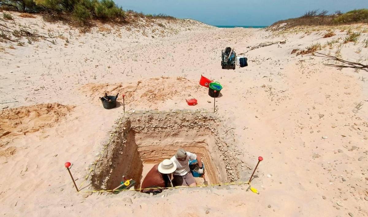 Desde La Caleta romana hasta Tarifa: hallan restos de ánforas que podrían ser de un navío romano naufragado en Cádiz