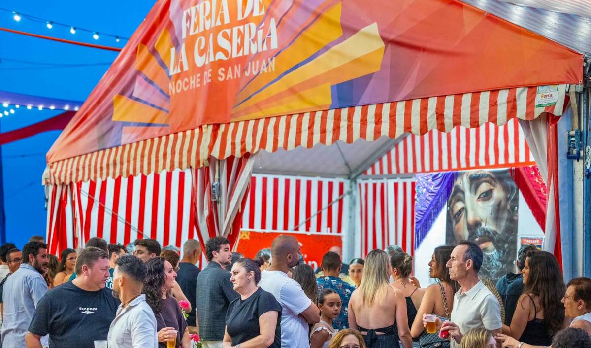La caseta de la Feria de La Casería completa de público en su primera jornada en San Fernando - La caseta de la Feria de La Casería completa de público en su primera jornada en San Fernando