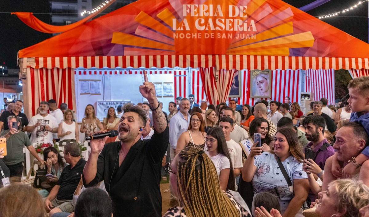 La Feria de La Casería ha devuelto el verano a San Fernando: Fran Ocaña abre la fiesta en una noche llena de público