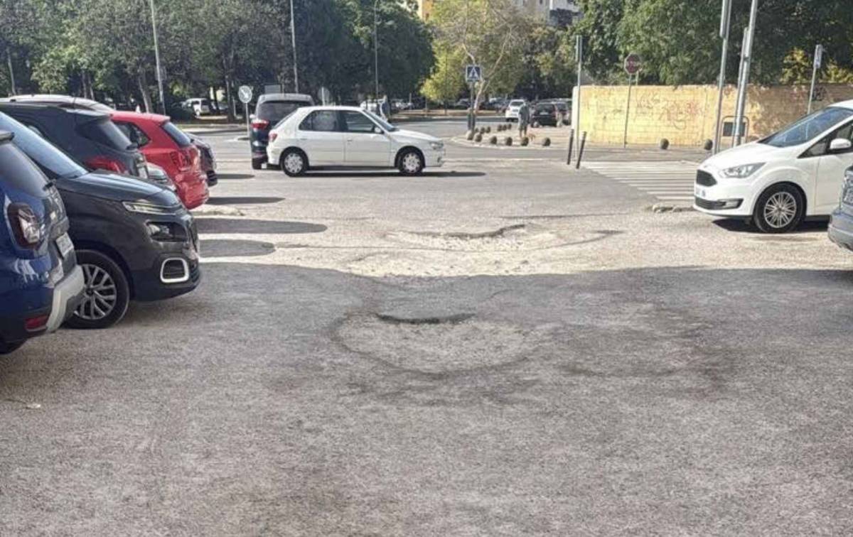 El lamentable estado en el que se encuentra en Jerez una zona de aparcamiento en La Granja 