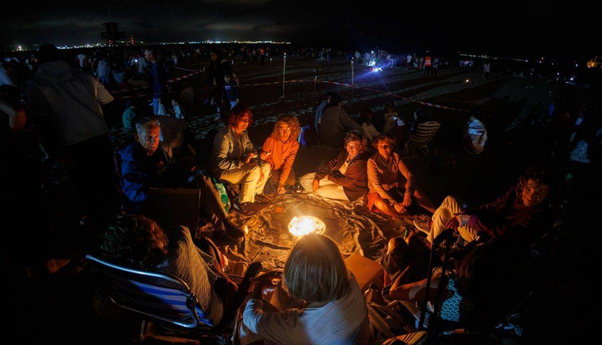 Hogueras y baños nocturnos en San Juan: vive la noche más especial del verano en la provincia de Cádiz