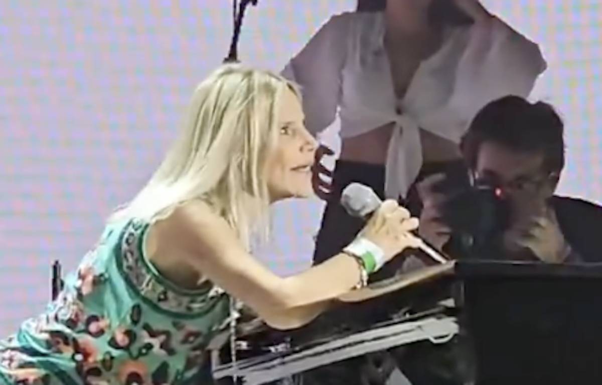 Eugenia Martínez de Irujo irrumpe en el concierto de Pablo López e incendia las redes: 
