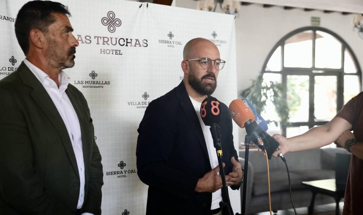 Germán Beardo atiende a los medios. - Germán Beardo atiende a los medios.