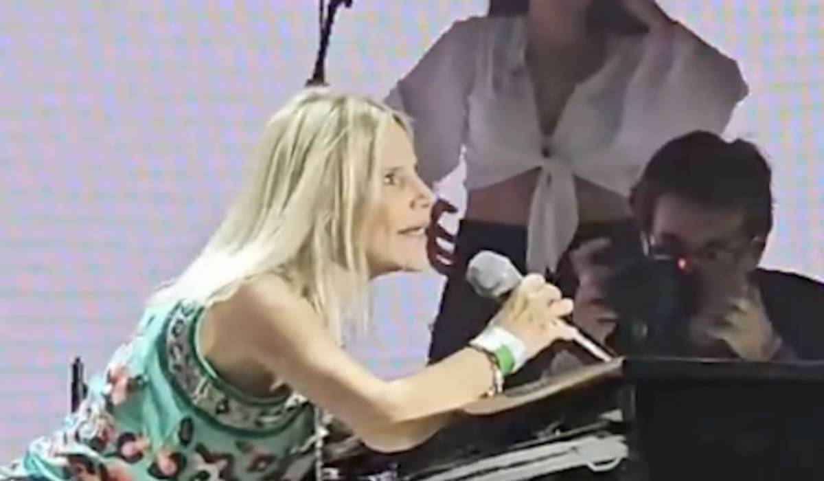 Eugenia Martínez de Irujo irrumpe en el concierto de Pablo López e incendia las redes: 