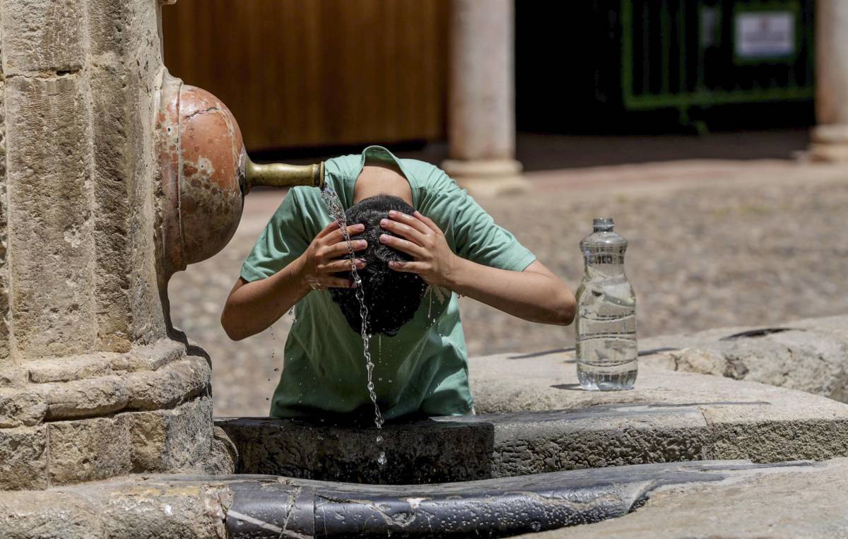 La ola de calor 'tiñe' Andalucía de color este martes: dos provincias en alerta roja, dos en naraja y una en amarilla