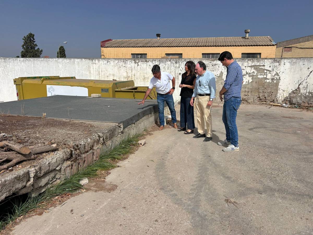 Nueva refriega en Sevilla por los restos del cementerio, un asunto con polémica desde la campaña electoral de 2023