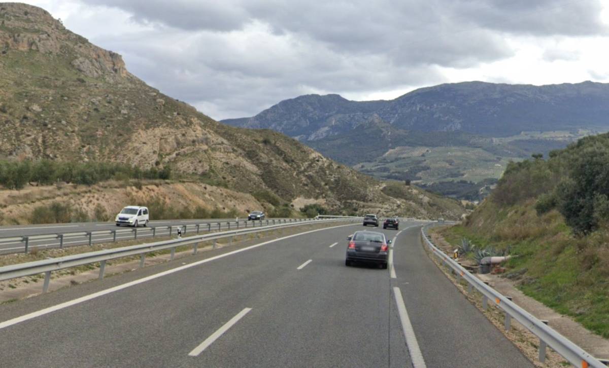 Sucesos Andalucía | Muere atropellada por un camión una persona en la A-44 a la altura del municipio de La Guardia