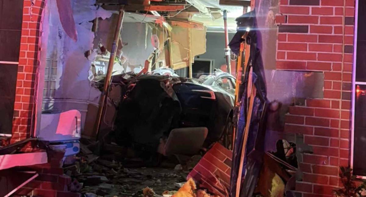 Un Tesla en piloto automático choca contra una casa y mata a una mujer