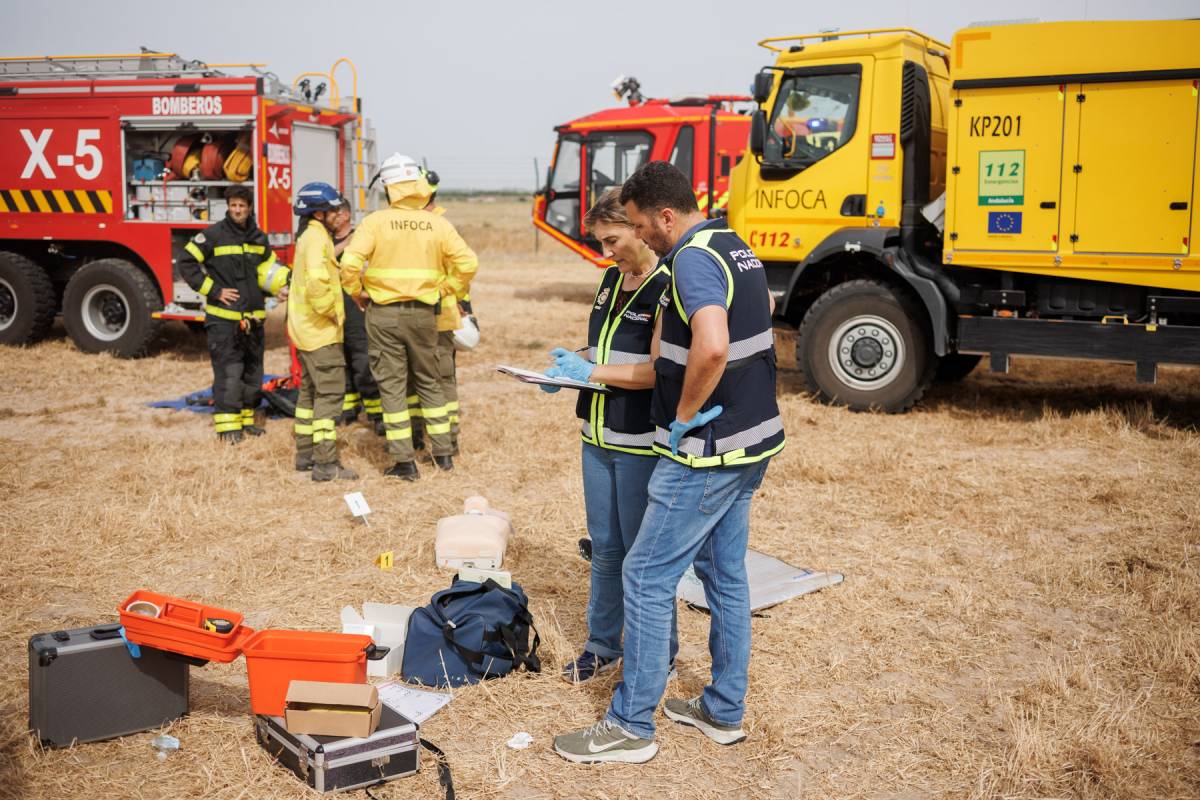Un globo aerostático fuera de control y 58 muertos ficticios: así ha sido el simulacro de accidente aéreo en el aeropuerto de Jerez