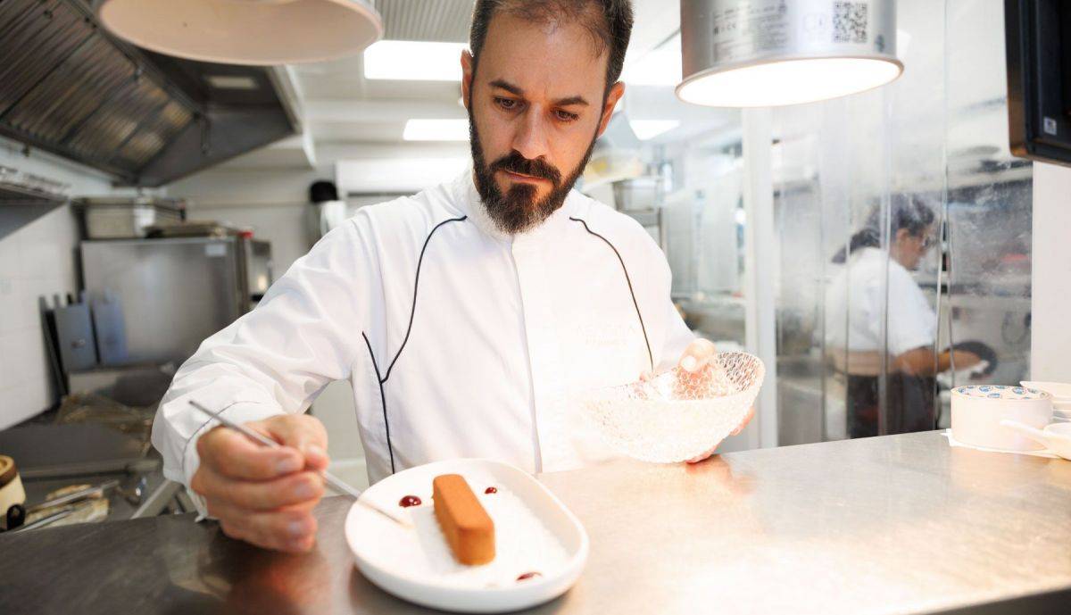 Una cena única en Casa Fundador: visita privada, música en directo y menú maridado del chef Alejandro Sánchez