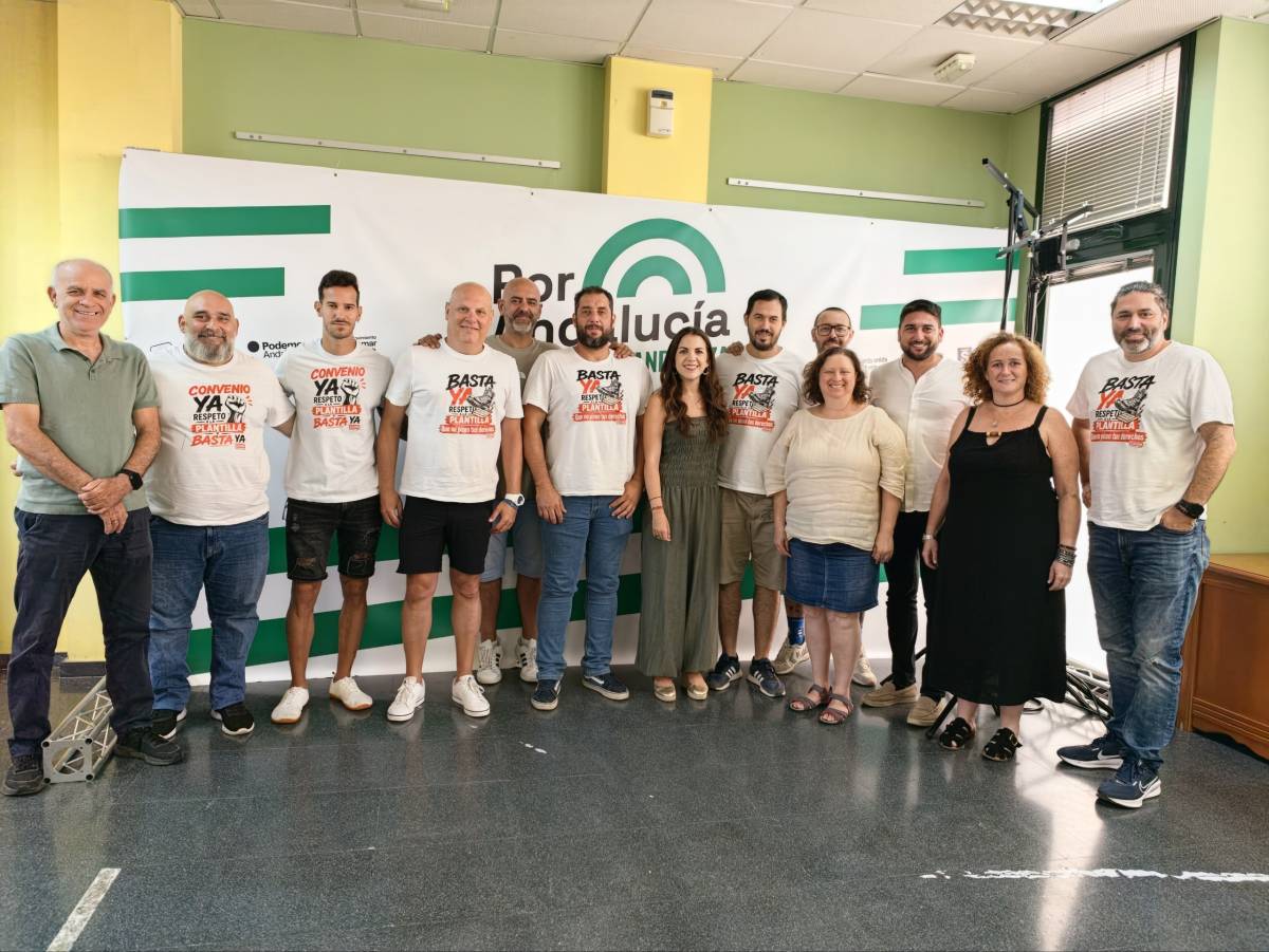 Foto tras la reunión del comité con IU. - Foto tras la reunión del comité con IU.
