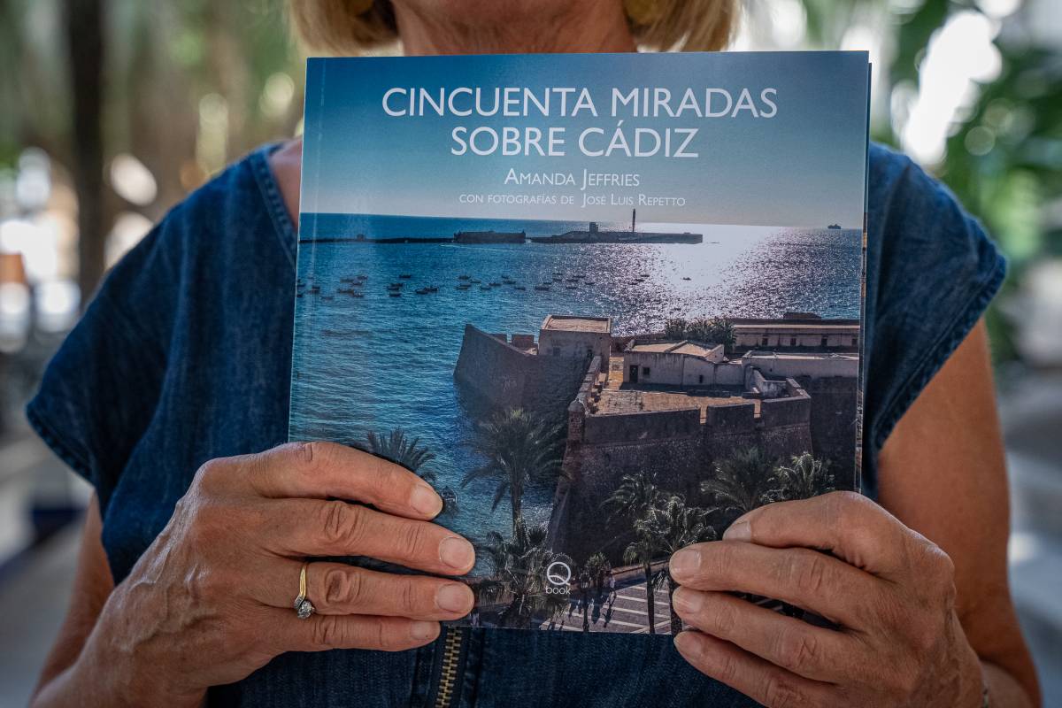 escritora Amanda Jeffries, inglesa que ha escrito Cincuenta miradas sobre Cádiz - JOSÉ MARÍA REYNA escritora Amanda Jeffries, inglesa que ha escrito Cincuenta miradas sobre Cádiz