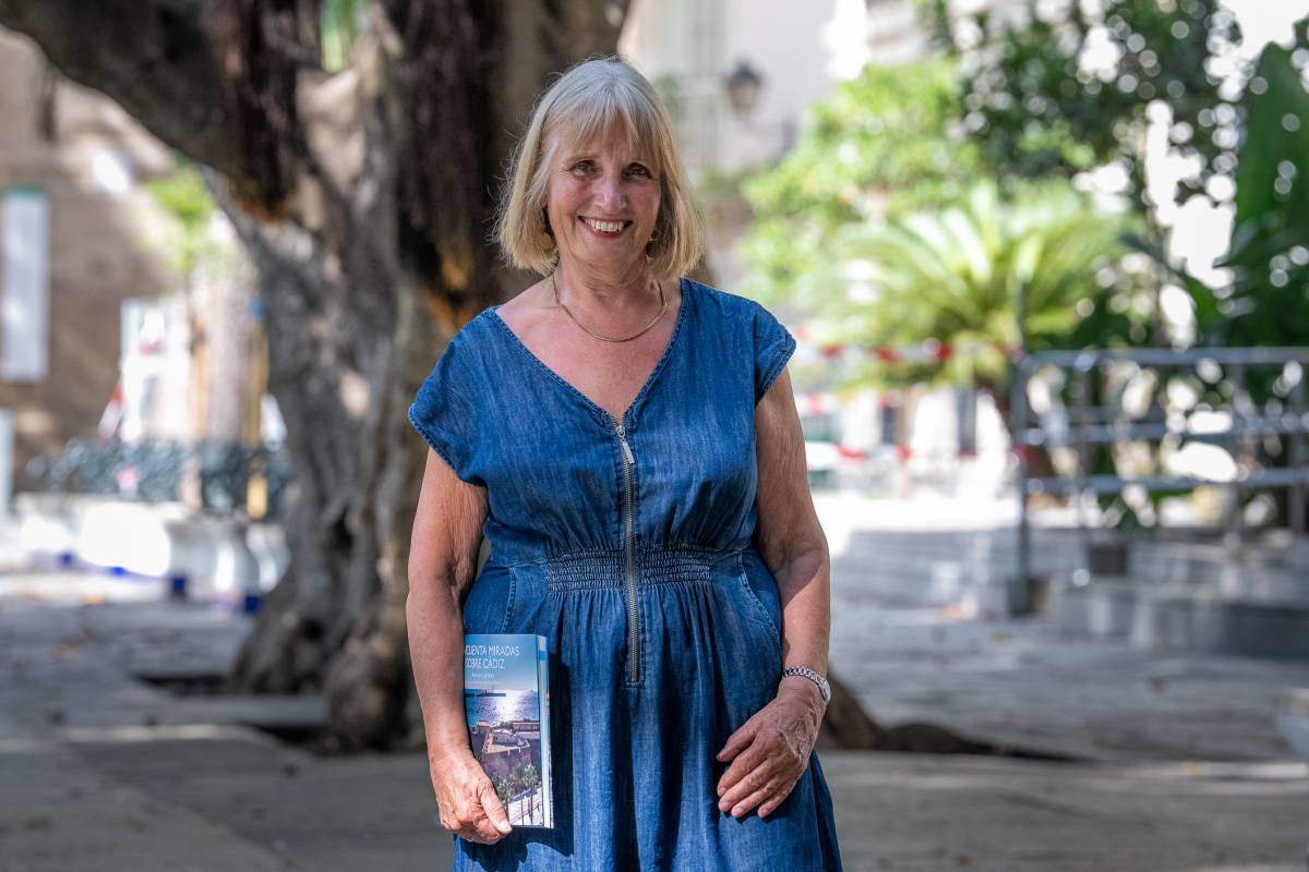Una inglesa enamorada de Cádiz descifra el alma de la ciudad en un libro con 50 historias y miradas