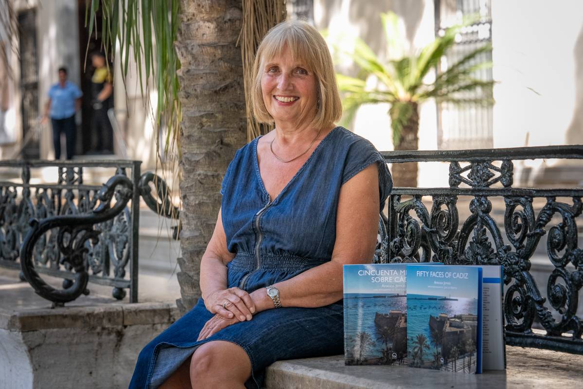 escritora Amanda Jeffries, inglesa que ha escrito Cincuenta miradas sobre Cádiz - JOSÉ MARÍA REYNA escritora Amanda Jeffries, inglesa que ha escrito Cincuenta miradas sobre Cádiz