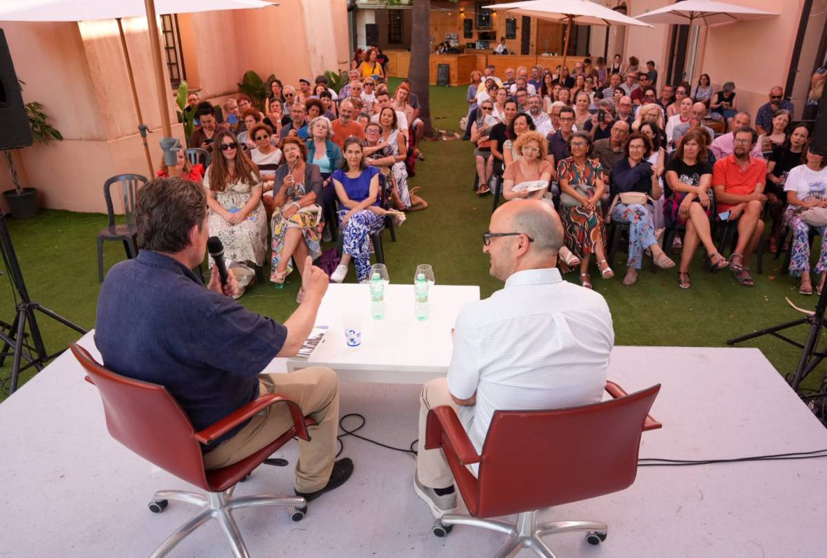 Las propuestas de la Junta en la Feria del Libro de Cádiz: Rafael Cobos, homenaje a Manuel Falla y fotografías de Andalucía 