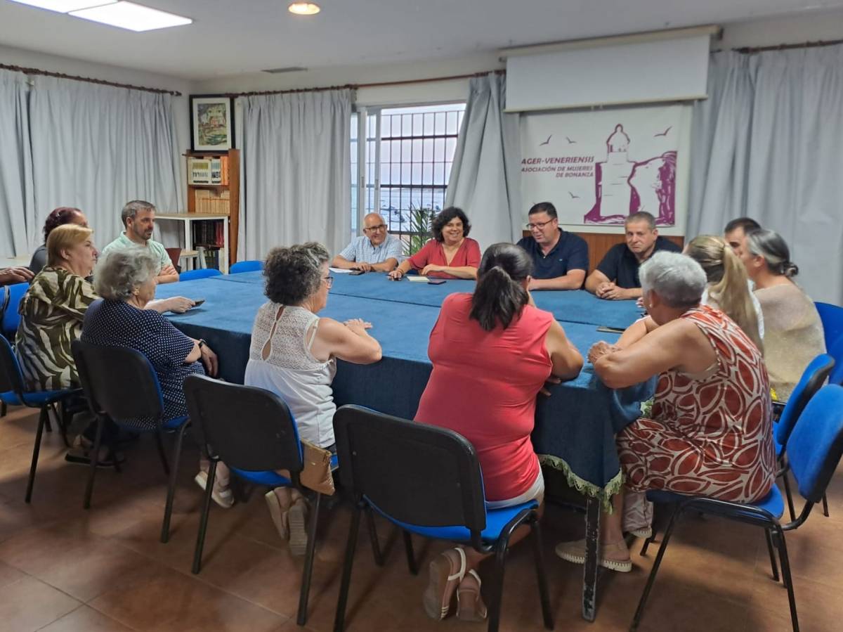Reunión con los colectivos participantes.