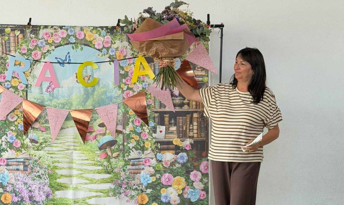 Toda una vida dedicada a la educación pública: el emotivo homenaje a Fabiola, una maestra muy querida en Guadalcacín