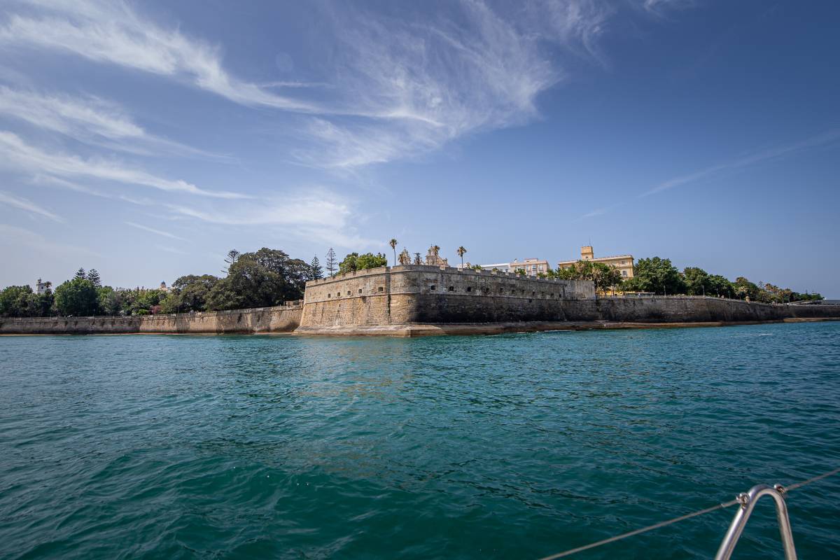 Vuelta en Velero Cultural Por la bahía salida desde Cádiz BALUARTE DE CANDELARIA