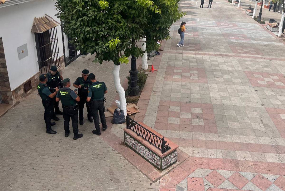Conmoción en Puerto Serrano por el tiroteo en el que fallece 'Malos Pelos', que atracó un banco en una plaza llena de niños