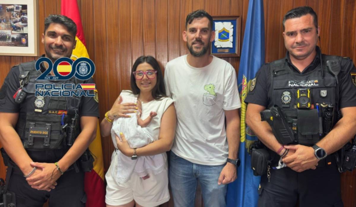 El emocionante encuentro entre unos padres y su bebé prematura Jimena con los policías que fueron sus ángeles de la guarda
