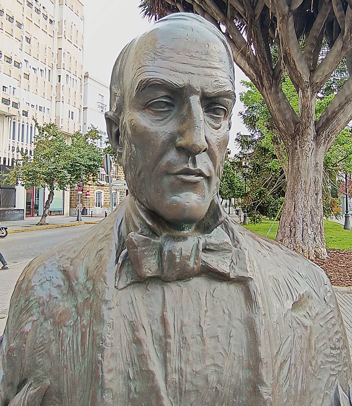 Busto de Diego Fernando Montañés y Álvarez, detalle.
