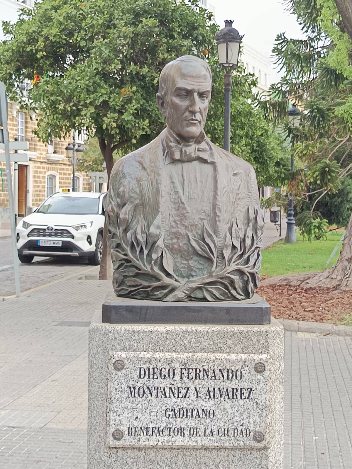 Monumento a Diego Fernando Montañés y Álvarez, vista frontal.