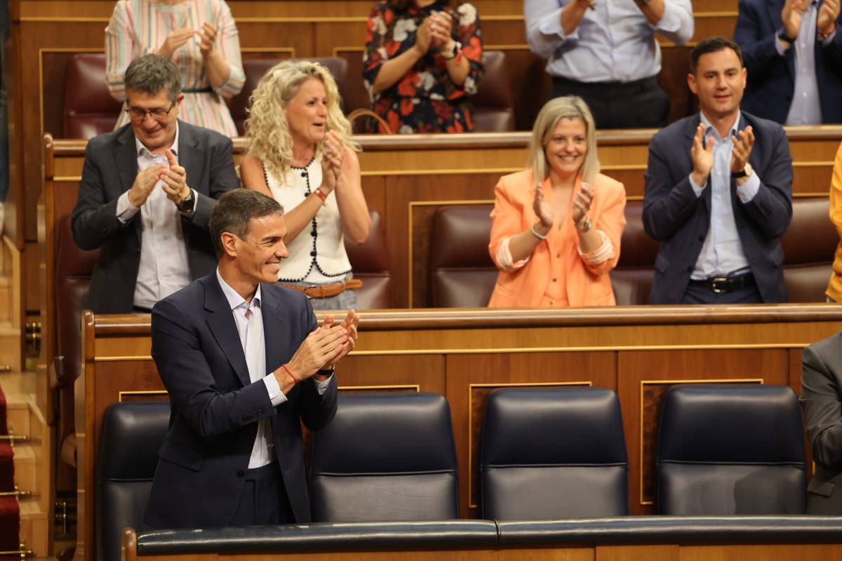 Junts se une a PP y Vox en el Congreso para pedir la dimisión de Sánchez pero 'pasa' de la moción de censura