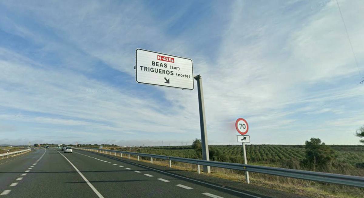 Cuatro heridos al chocar un coche con un ciervo en una carretera de Huelva