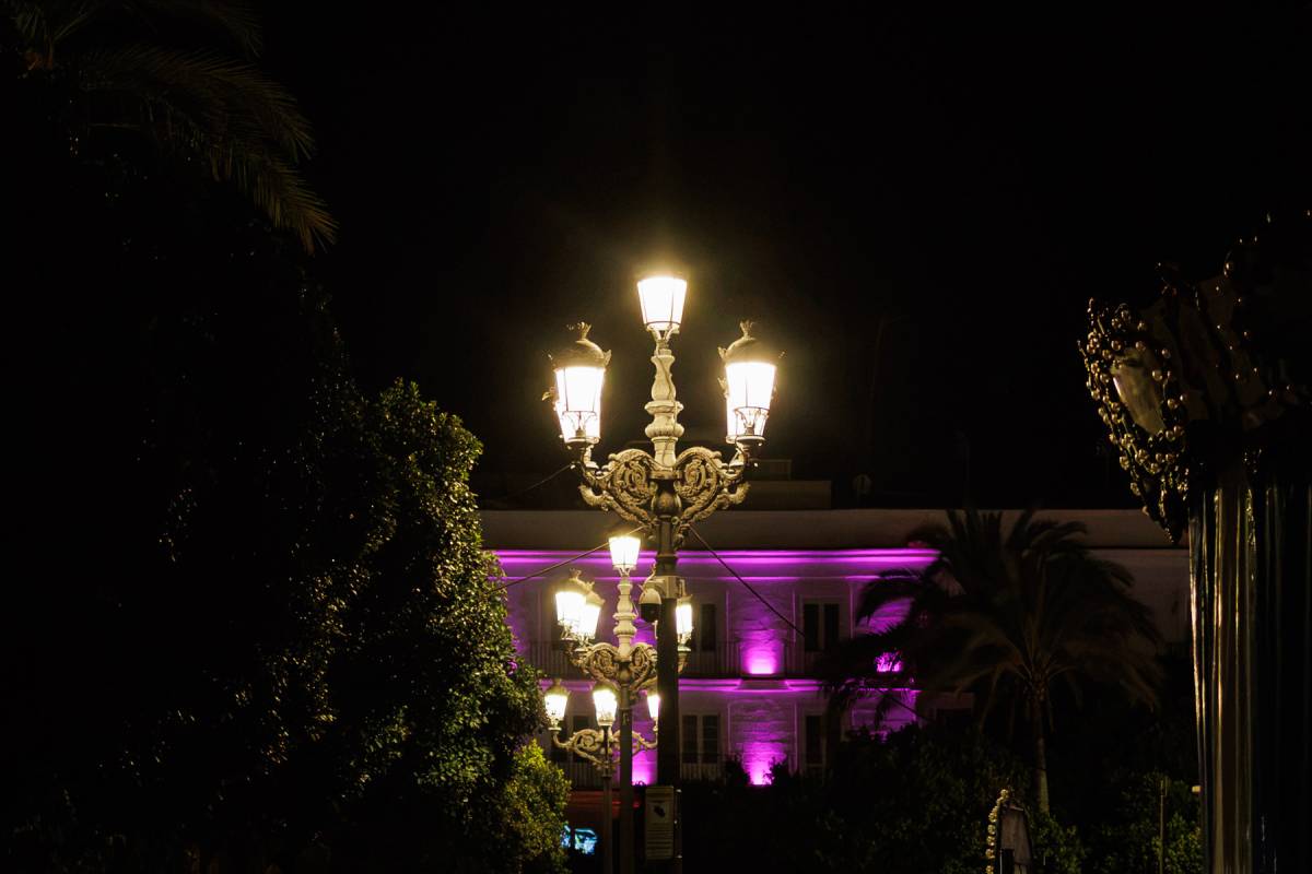 Precio de la luz hoy lunes 6 de julio: desde la madrugada llega cara pero hay un tramo más asequible