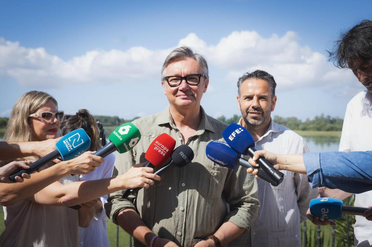 Gavira, en una atención a medios en Doñana.