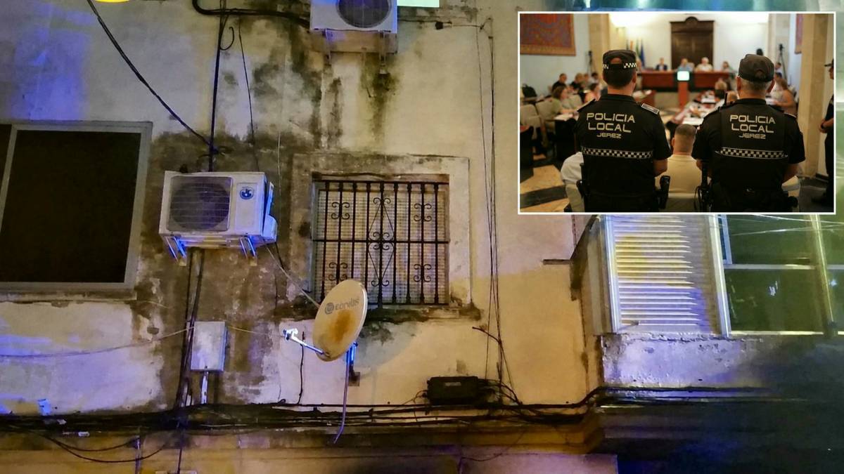 Aplausos en el pleno para siete policías locales de Jerez que fueron 'héroes' tras un grave incendio en la calle Toná 
