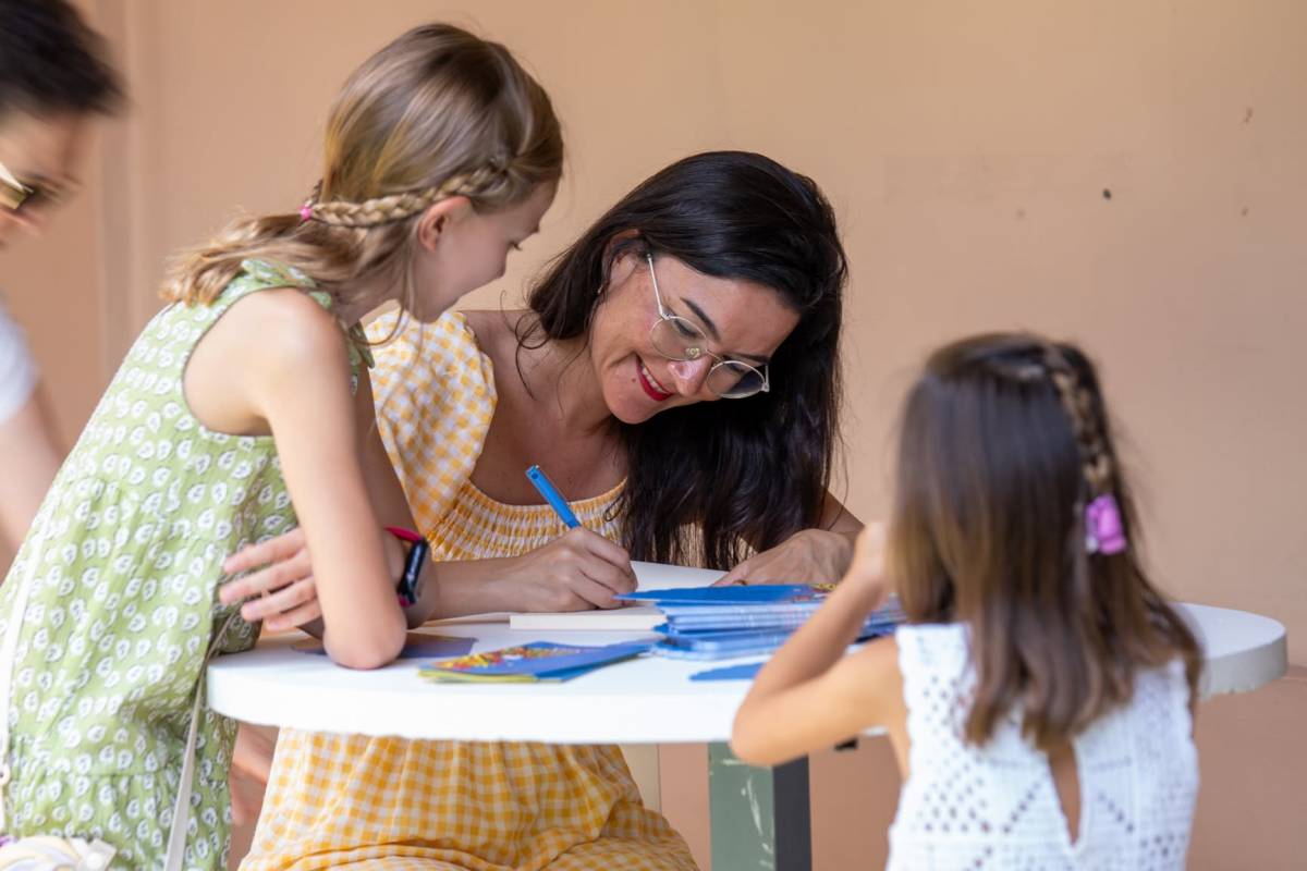 Firmas en los stands de las librerías de la Feria del Libro de Cádiz 2026: autores, días y horarios