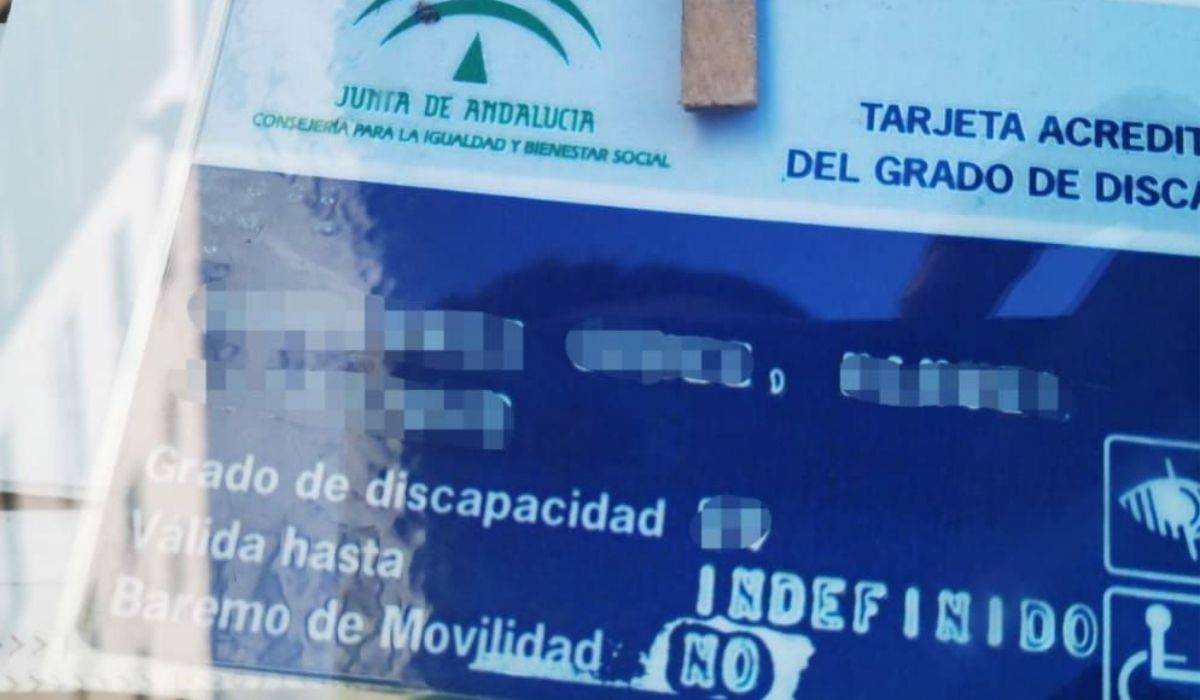 Dos 'caraduras' en Jerez, con tarjetas fraudulentas de aparcamiento en plazas de movilidad reducida