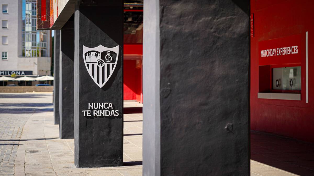 La explicación del Sevilla FC tras la polémica respuesta a un joven abonado indigna aún más al abogado que destapó el caso