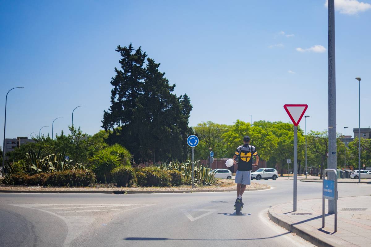 'Mano dura' y más multas a conductores de patinetes eléctricos en Jerez que iban por aceras o zonas peatonales