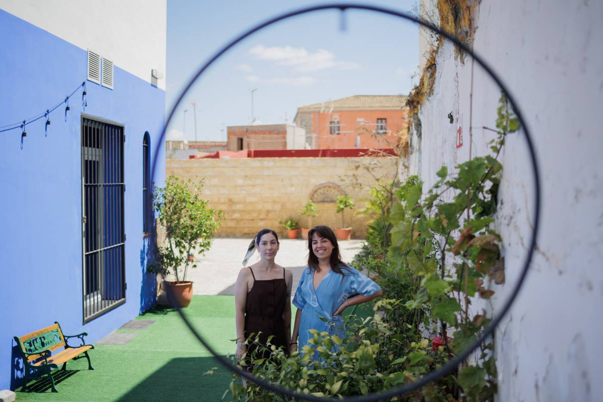 Un verano para crear sin prisas en Jerez: el patio de La Gotera de Lazotea se llena de talleres de la mano de Cristina y Candela